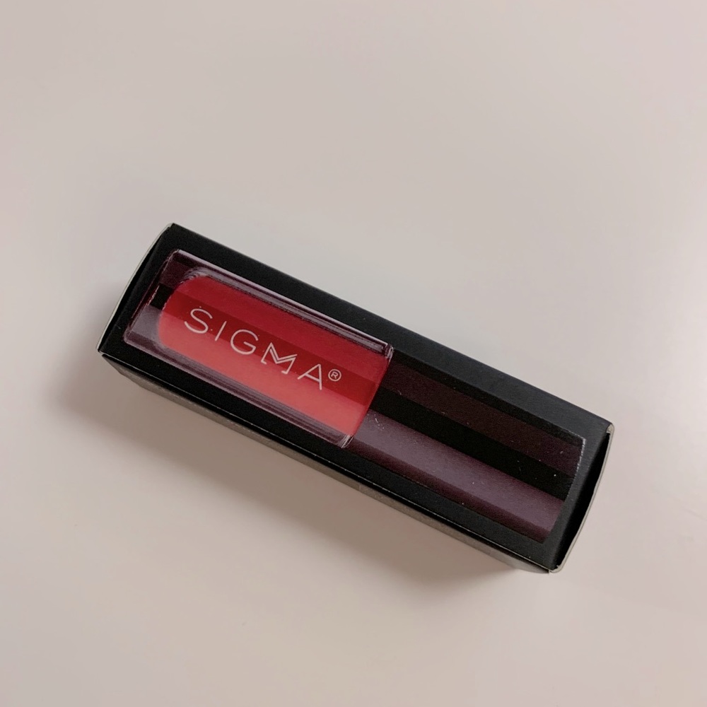 NWT Sigma Beauty Liquid Lipstick - Venom